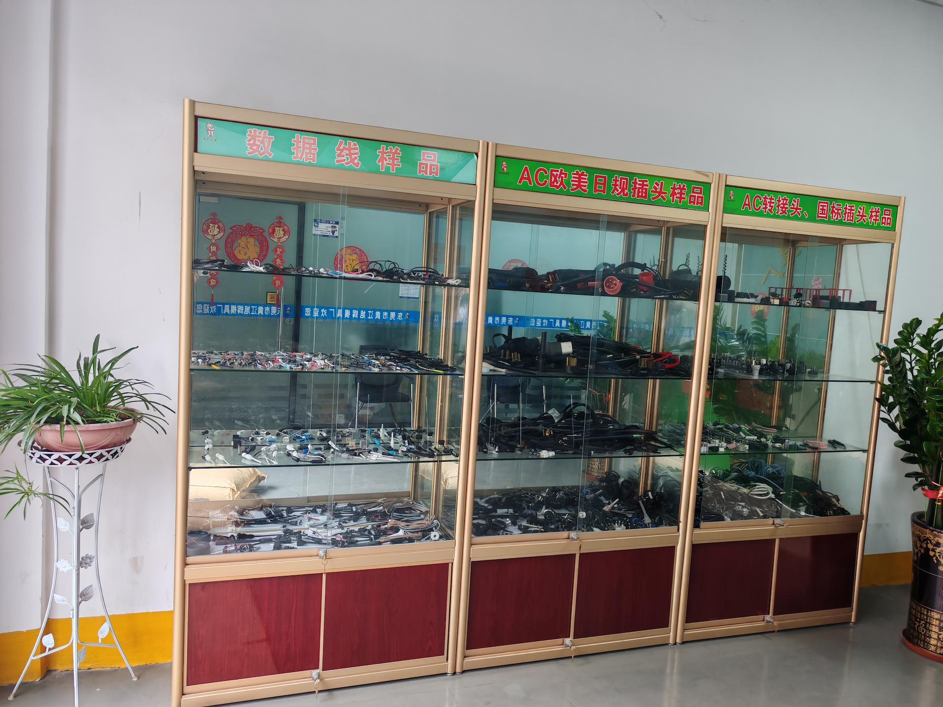  【恭喜】 東莞市黃江旭輝盛模具廠開通移動(dòng)端手機(jī)網(wǎng)站！